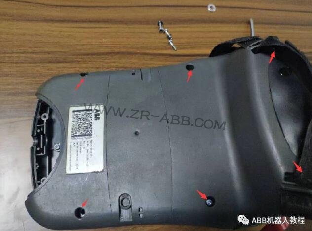 ABB機(jī)器人示教盒維修拆解過程及更換步驟